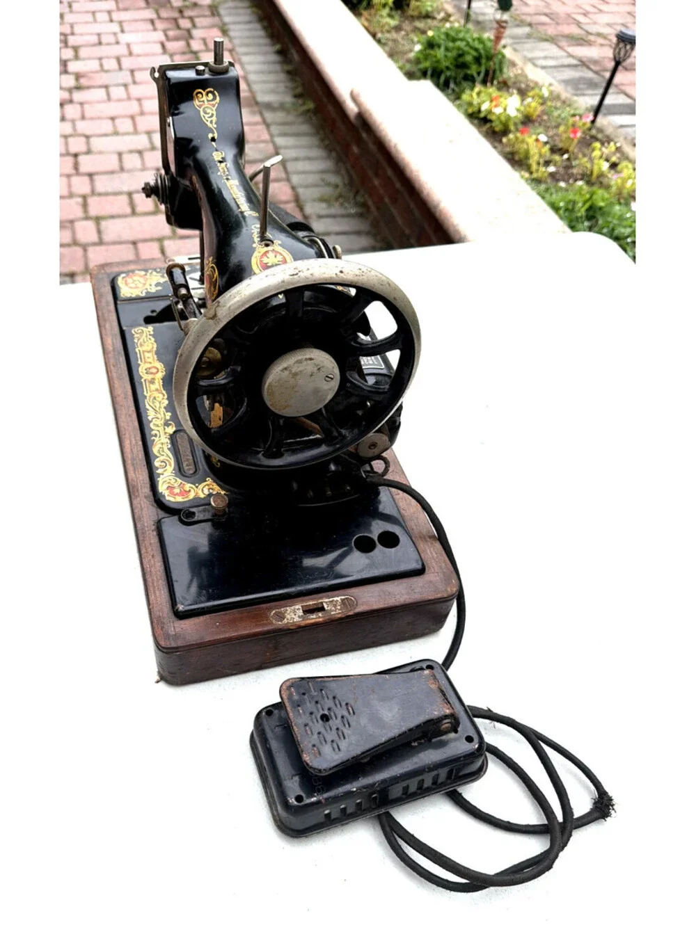 1922 Singer Model 128 La Vencedora Portable Sewing Machine No Power Cord
